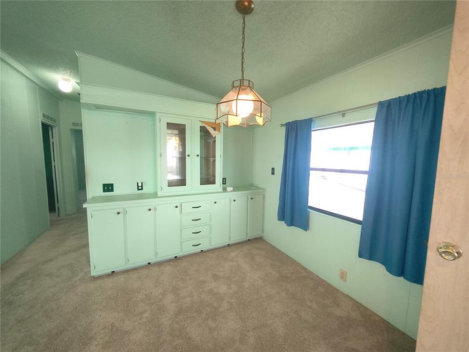 For Sale: $155,500 (2 beds, 2 baths, 989 Square Feet)