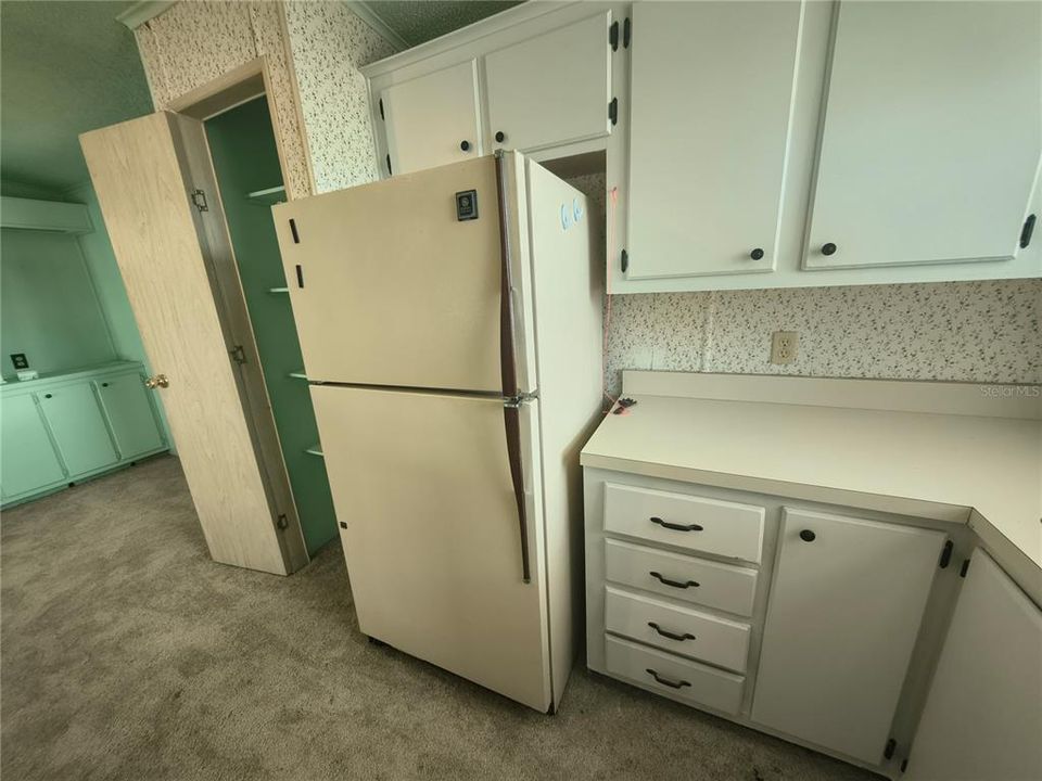 For Sale: $155,500 (2 beds, 2 baths, 989 Square Feet)