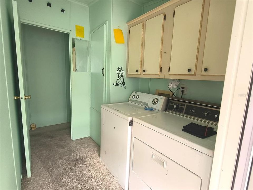For Sale: $155,500 (2 beds, 2 baths, 989 Square Feet)