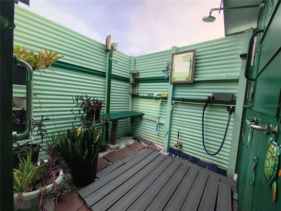 For Sale: $155,500 (2 beds, 2 baths, 989 Square Feet)