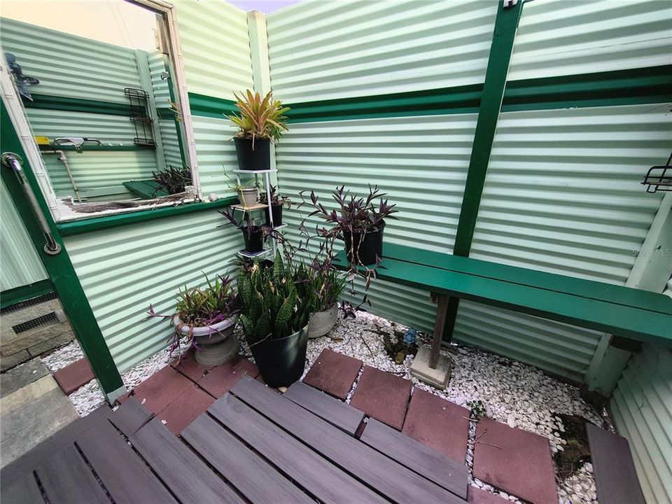 For Sale: $155,500 (2 beds, 2 baths, 989 Square Feet)