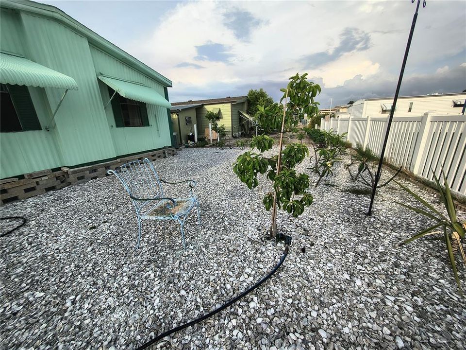 For Sale: $155,500 (2 beds, 2 baths, 989 Square Feet)