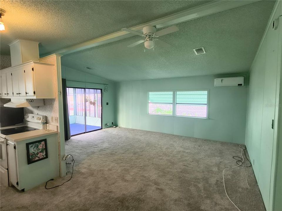 For Sale: $155,500 (2 beds, 2 baths, 989 Square Feet)