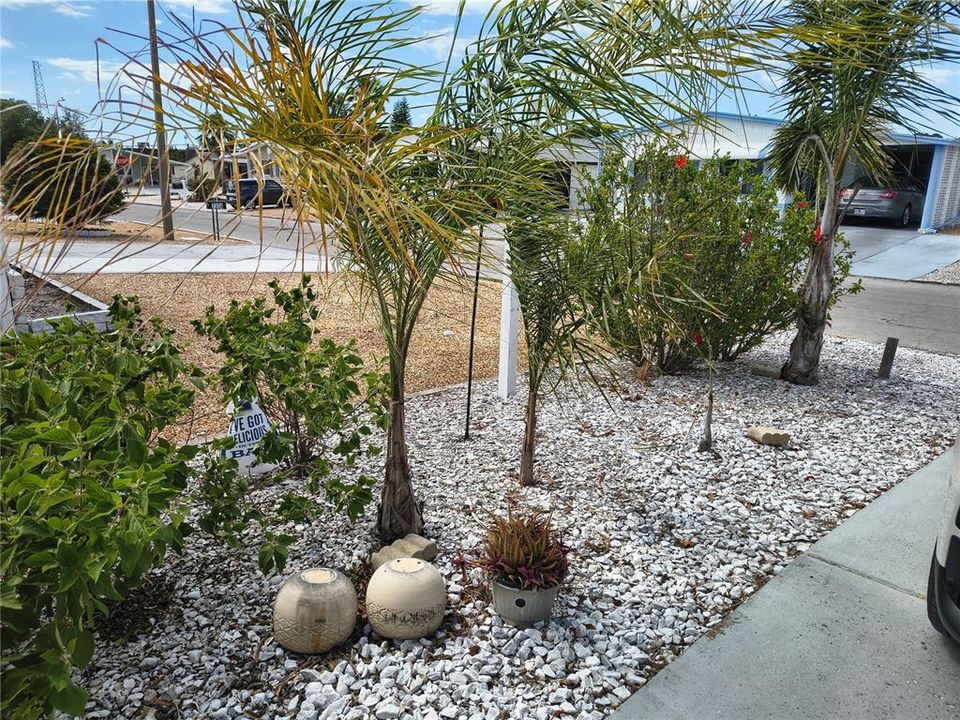 For Sale: $155,500 (2 beds, 2 baths, 989 Square Feet)