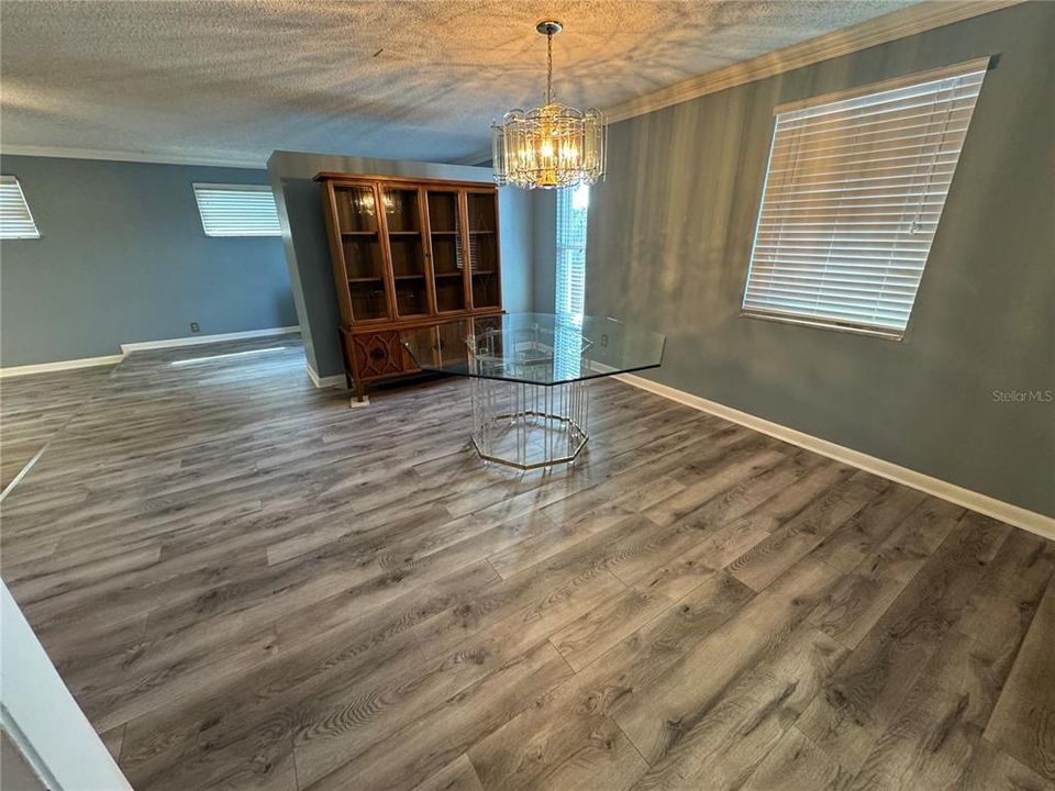 For Sale: $425,000 (3 beds, 2 baths, 1653 Square Feet)
