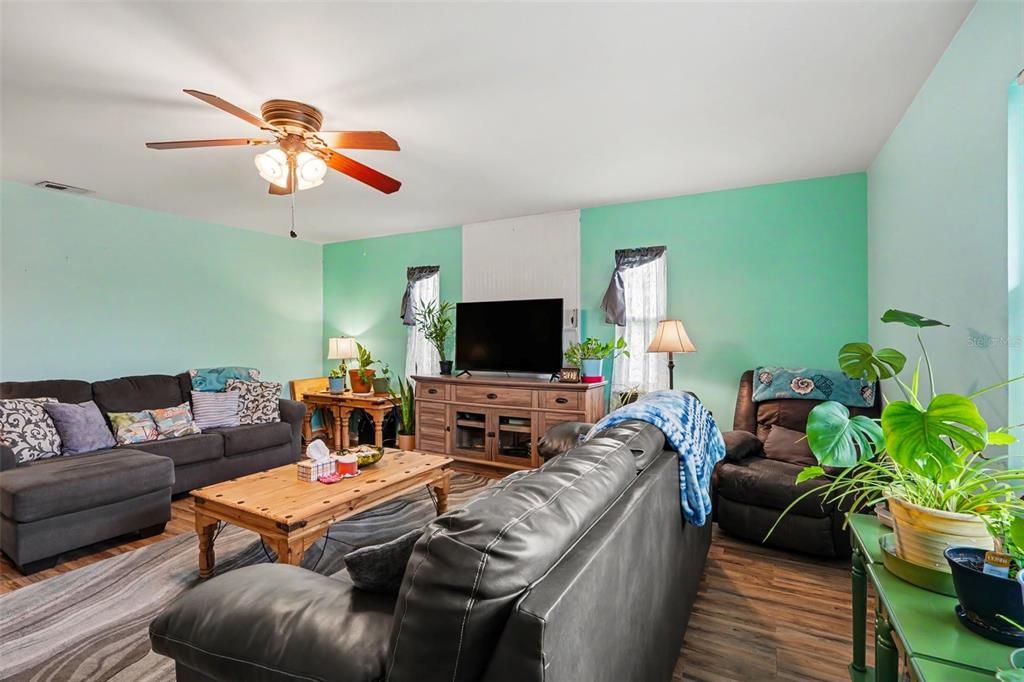For Sale: $365,000 (4 beds, 2 baths, 1868 Square Feet)