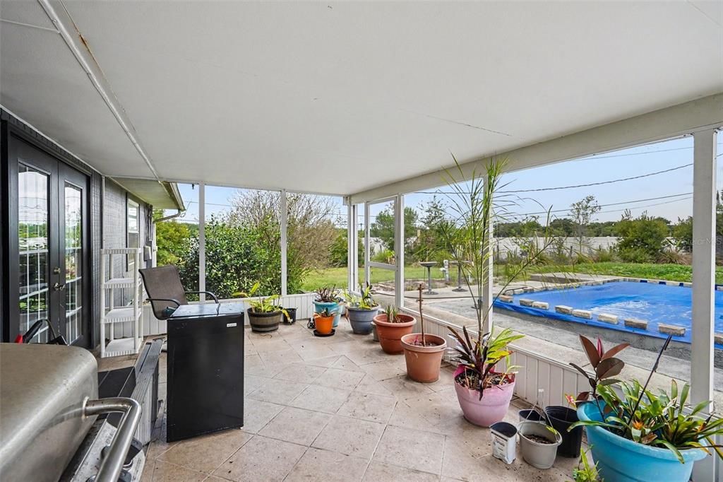 For Sale: $365,000 (4 beds, 2 baths, 1868 Square Feet)
