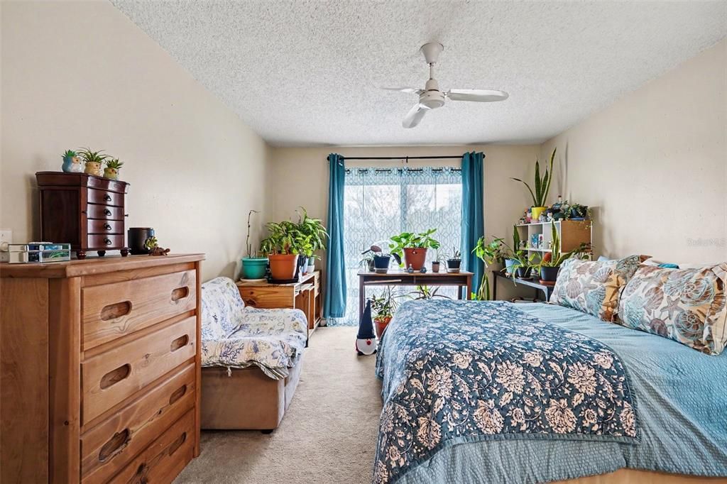 For Sale: $365,000 (4 beds, 2 baths, 1868 Square Feet)