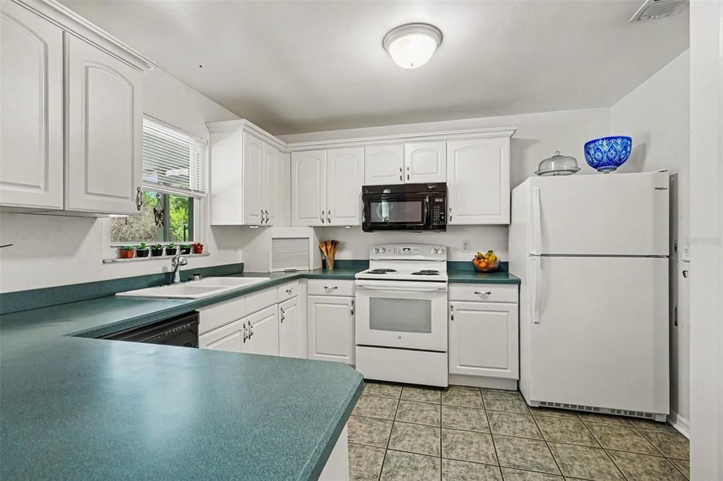 For Sale: $365,000 (4 beds, 2 baths, 1868 Square Feet)