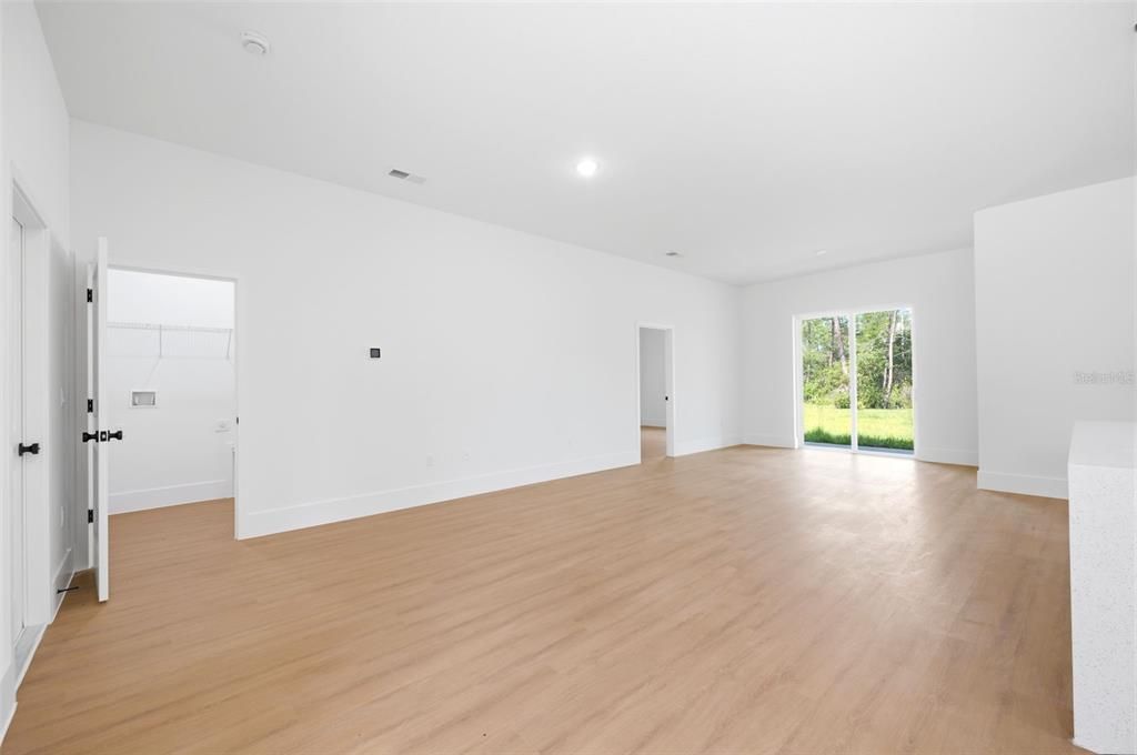 На продажу: $325,000 (4 спален, 2 ванн, 1799 Квадратных фут)