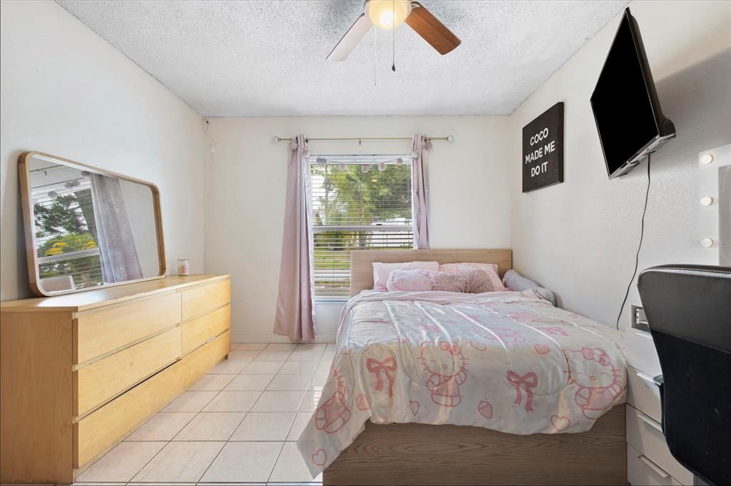 На продажу: $369,900 (3 спален, 2 ванн, 1624 Квадратных фут)