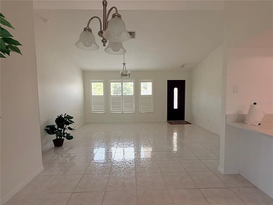 For Rent: $1,800 (3 beds, 2 baths, 1216 Square Feet)