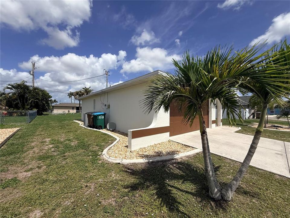 For Rent: $1,800 (3 beds, 2 baths, 1216 Square Feet)