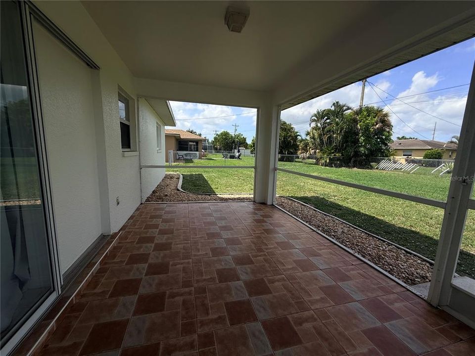 For Rent: $1,800 (3 beds, 2 baths, 1216 Square Feet)