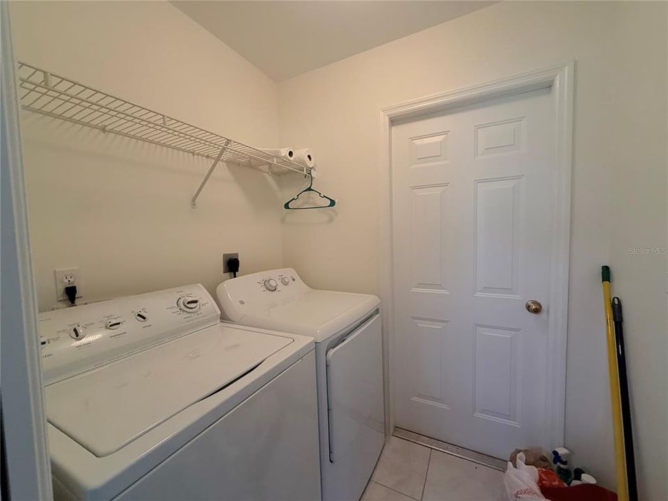 For Rent: $1,800 (3 beds, 2 baths, 1216 Square Feet)