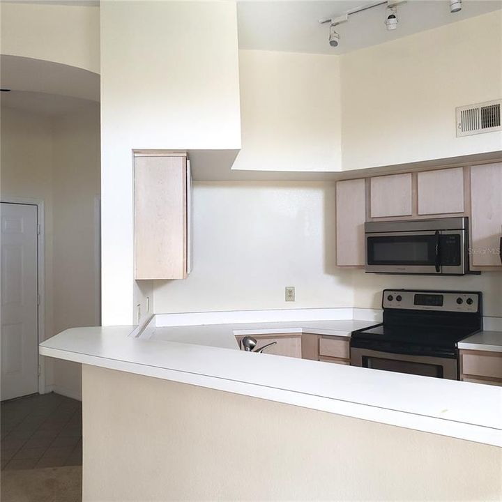 For Rent: $1,395 (1 beds, 1 baths, 842 Square Feet)