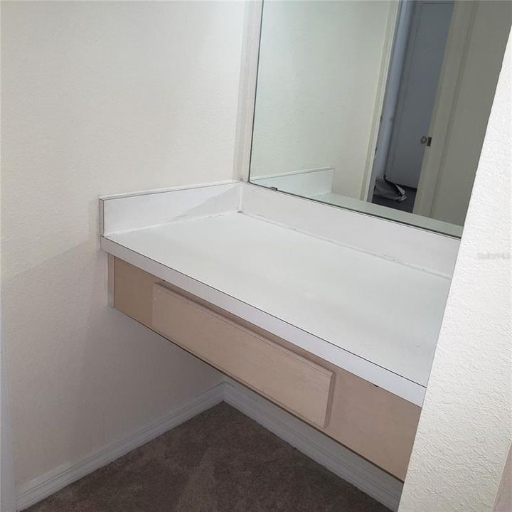 For Rent: $1,395 (1 beds, 1 baths, 842 Square Feet)