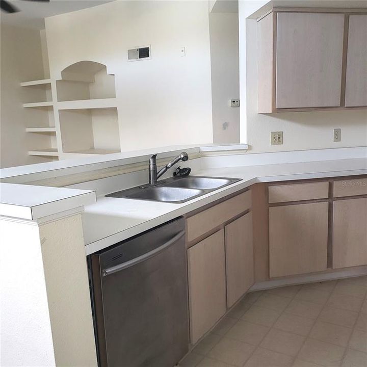 For Rent: $1,395 (1 beds, 1 baths, 842 Square Feet)