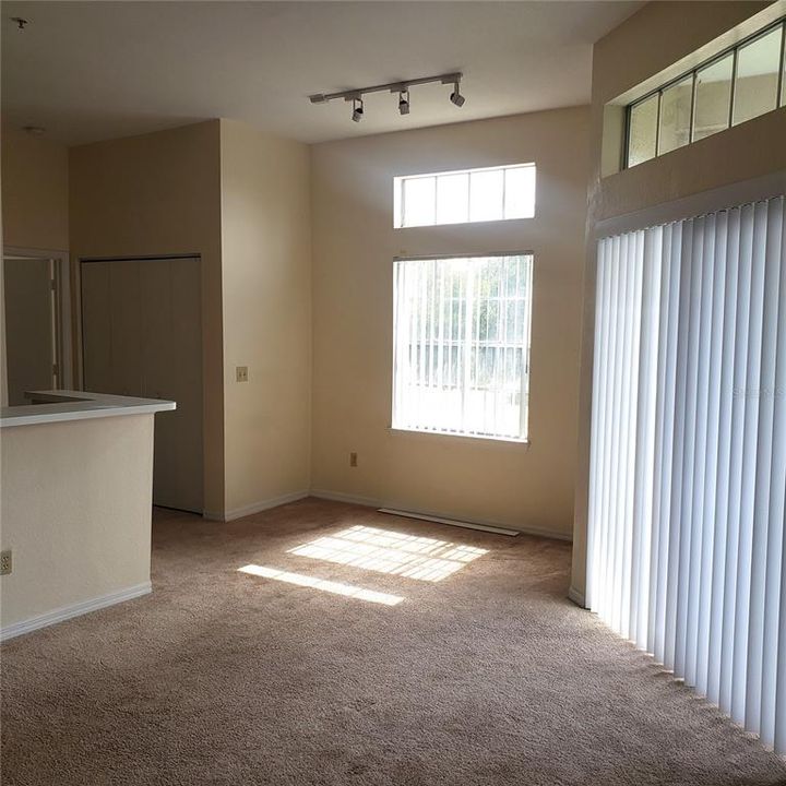 For Rent: $1,395 (1 beds, 1 baths, 842 Square Feet)