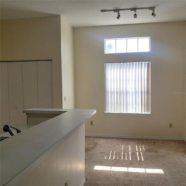 For Rent: $1,395 (1 beds, 1 baths, 842 Square Feet)
