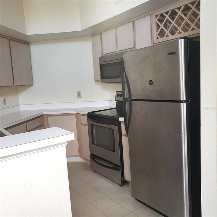 For Rent: $1,395 (1 beds, 1 baths, 842 Square Feet)