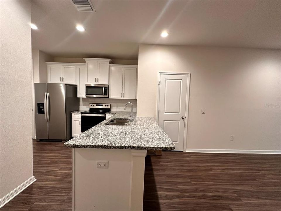 For Rent: $2,900 (3 beds, 2 baths, 1816 Square Feet)