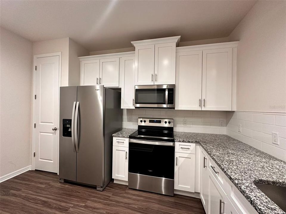 For Rent: $2,900 (3 beds, 2 baths, 1816 Square Feet)
