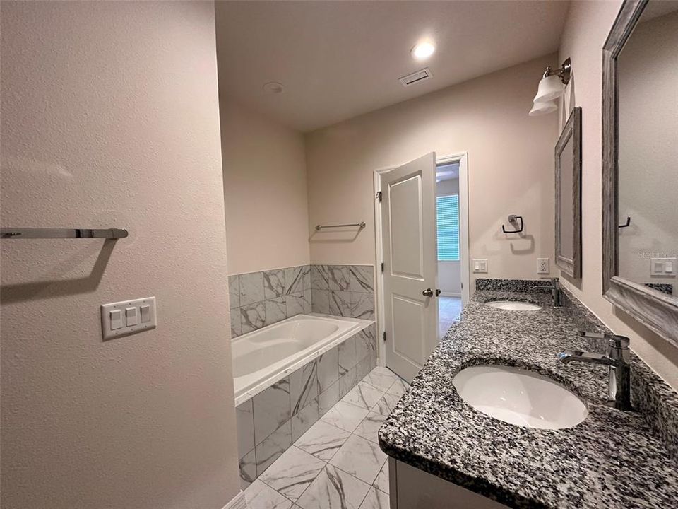 For Rent: $2,900 (3 beds, 2 baths, 1816 Square Feet)