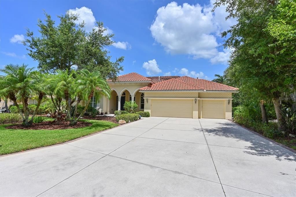 For Sale: $870,000 (4 beds, 3 baths, 3187 Square Feet)