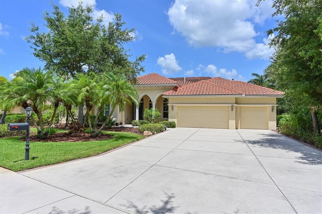 For Sale: $870,000 (4 beds, 3 baths, 3187 Square Feet)