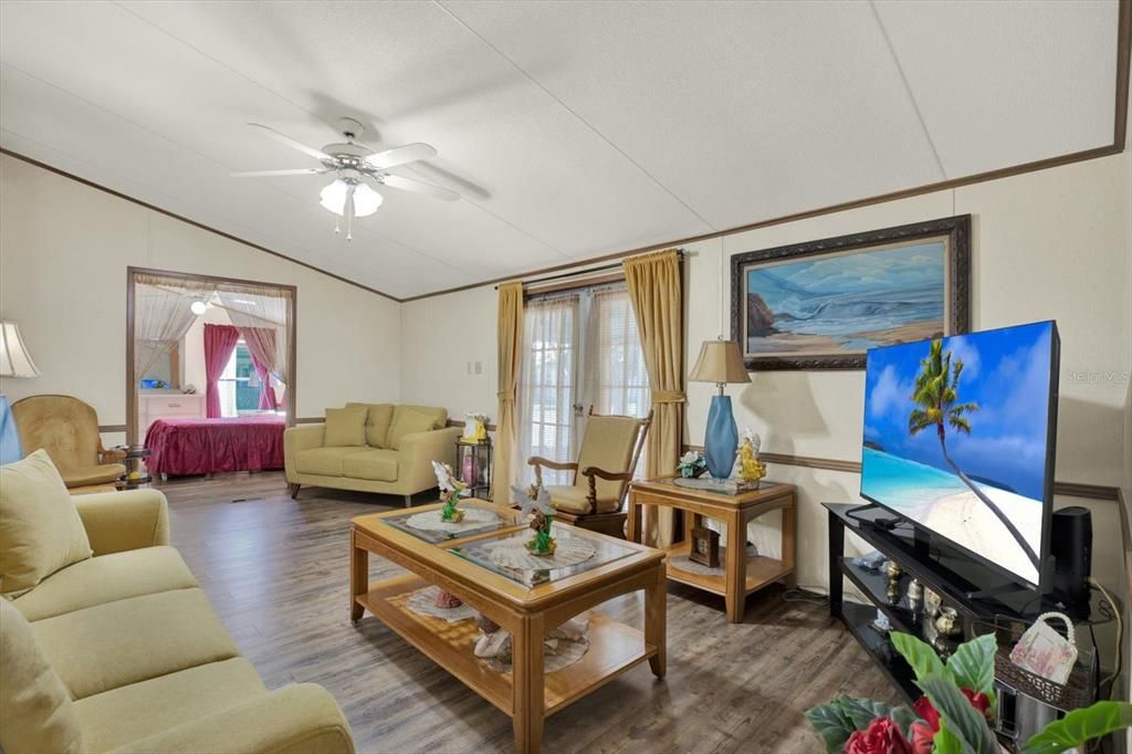 For Sale: $135,000 (3 beds, 2 baths, 1152 Square Feet)