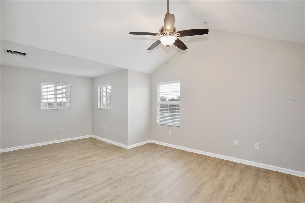For Rent: $2,795 (4 beds, 2 baths, 2585 Square Feet)