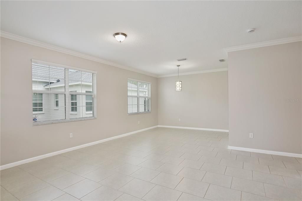 For Rent: $2,795 (4 beds, 2 baths, 2585 Square Feet)