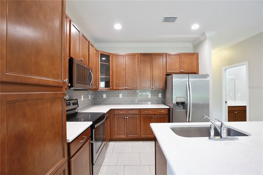 For Rent: $2,795 (4 beds, 2 baths, 2585 Square Feet)