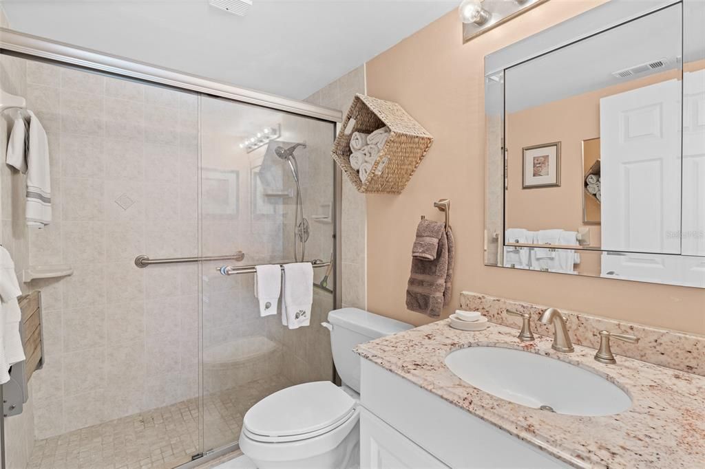 For Sale: $350,000 (2 beds, 2 baths, 1101 Square Feet)