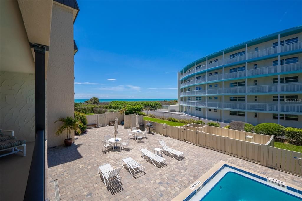 For Sale: $350,000 (2 beds, 2 baths, 1101 Square Feet)