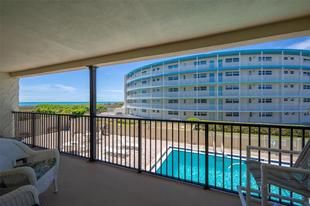 For Sale: $350,000 (2 beds, 2 baths, 1101 Square Feet)