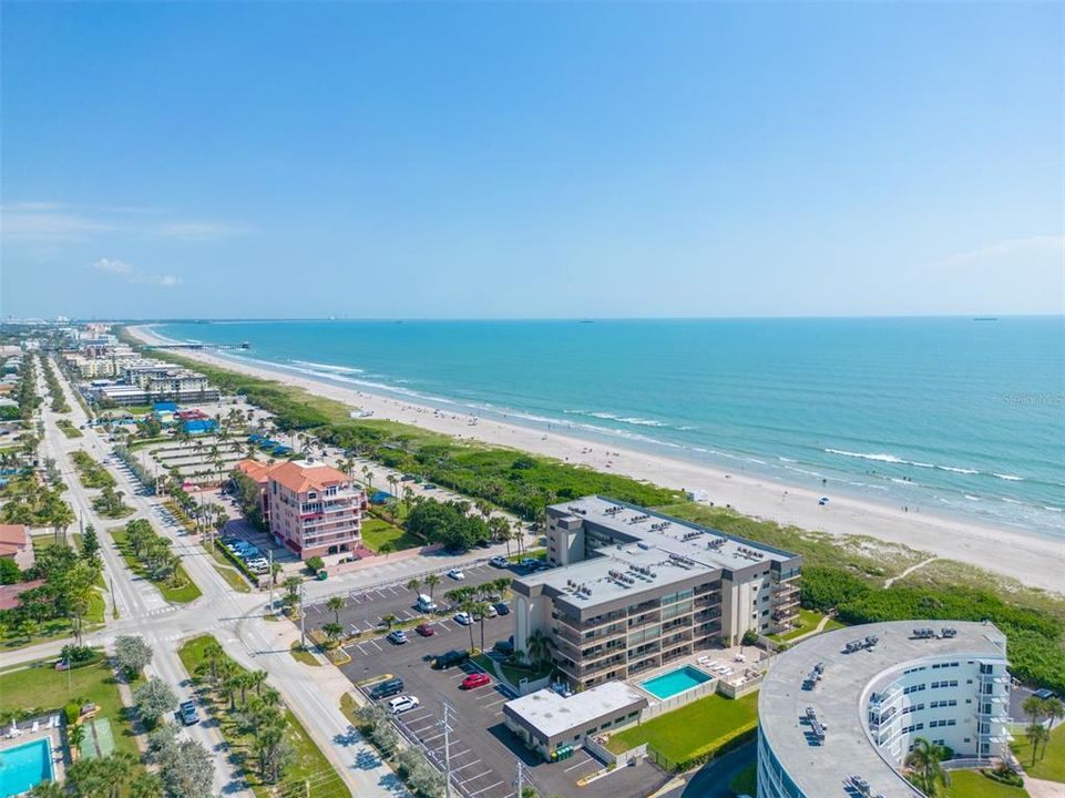 For Sale: $350,000 (2 beds, 2 baths, 1101 Square Feet)