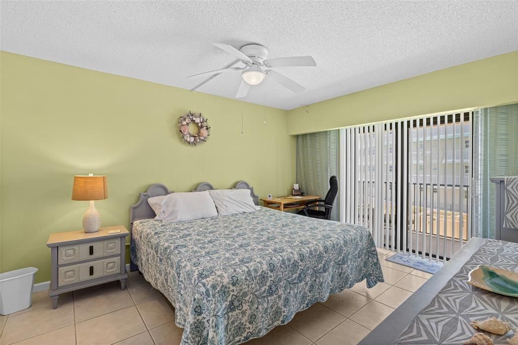 For Sale: $350,000 (2 beds, 2 baths, 1101 Square Feet)