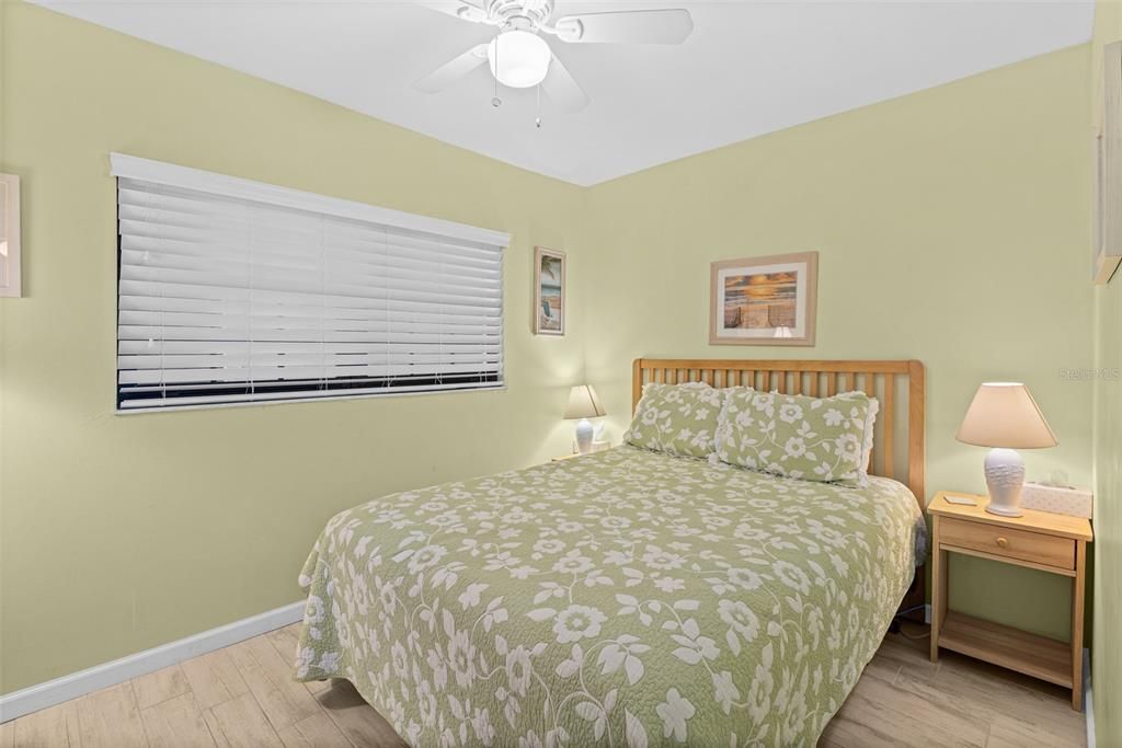 For Sale: $350,000 (2 beds, 2 baths, 1101 Square Feet)