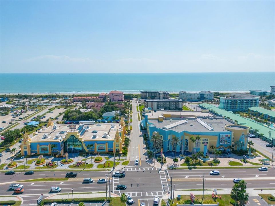 For Sale: $350,000 (2 beds, 2 baths, 1101 Square Feet)