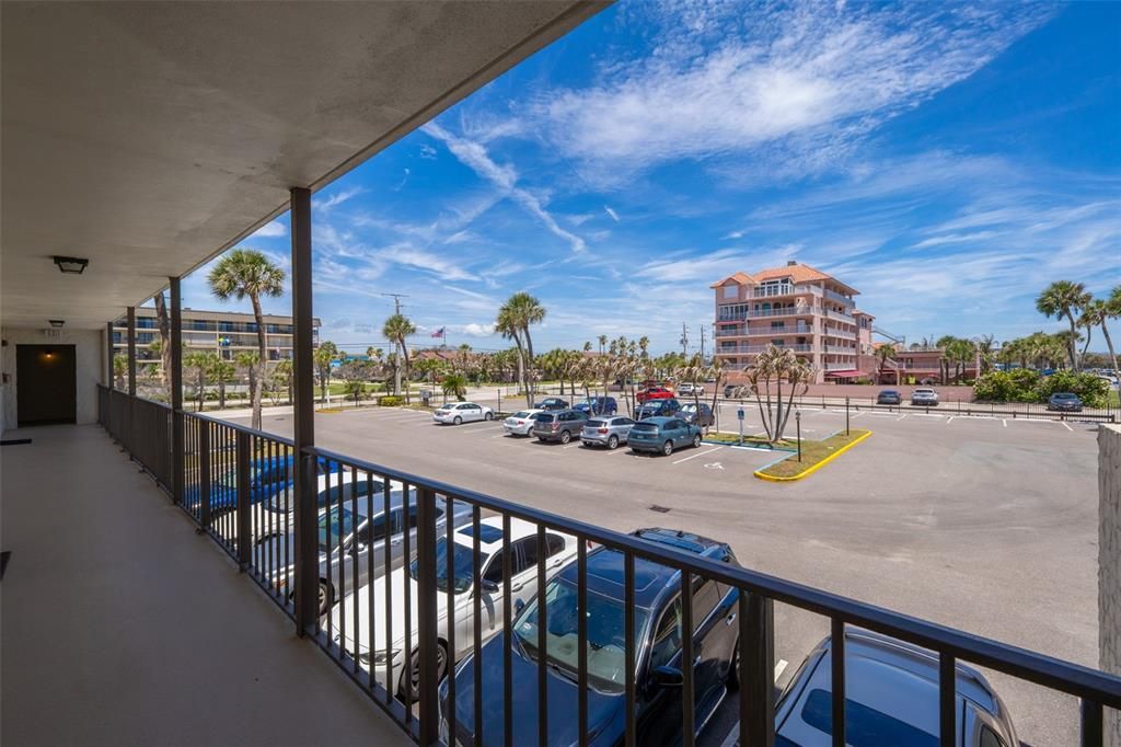 For Sale: $350,000 (2 beds, 2 baths, 1101 Square Feet)
