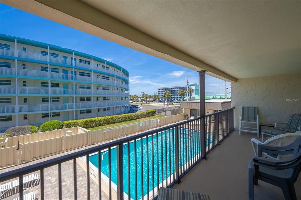 For Sale: $350,000 (2 beds, 2 baths, 1101 Square Feet)