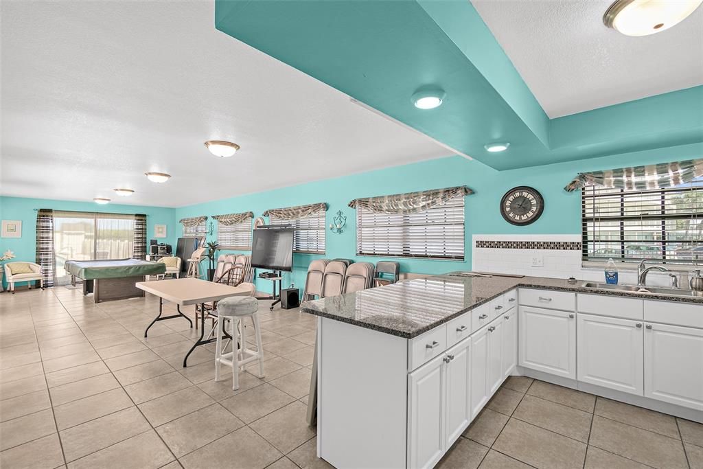 For Sale: $350,000 (2 beds, 2 baths, 1101 Square Feet)