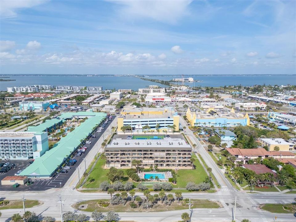 For Sale: $350,000 (2 beds, 2 baths, 1101 Square Feet)
