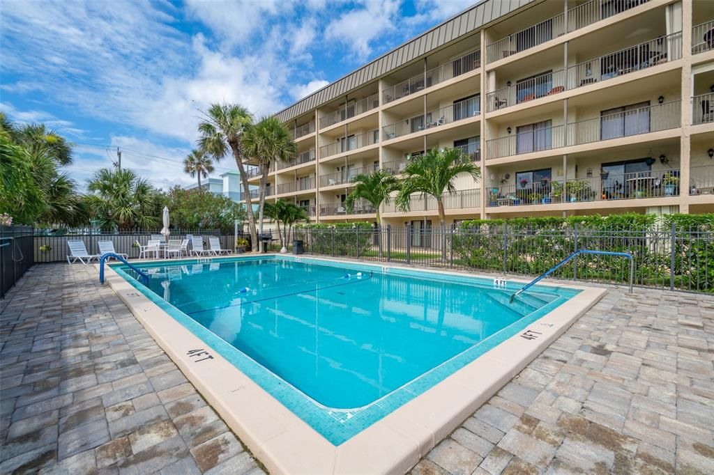 For Sale: $350,000 (2 beds, 2 baths, 1101 Square Feet)