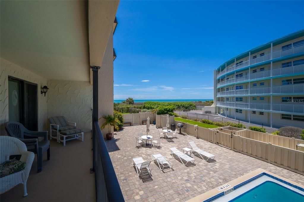 For Sale: $350,000 (2 beds, 2 baths, 1101 Square Feet)