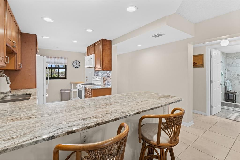 For Sale: $350,000 (2 beds, 2 baths, 1101 Square Feet)