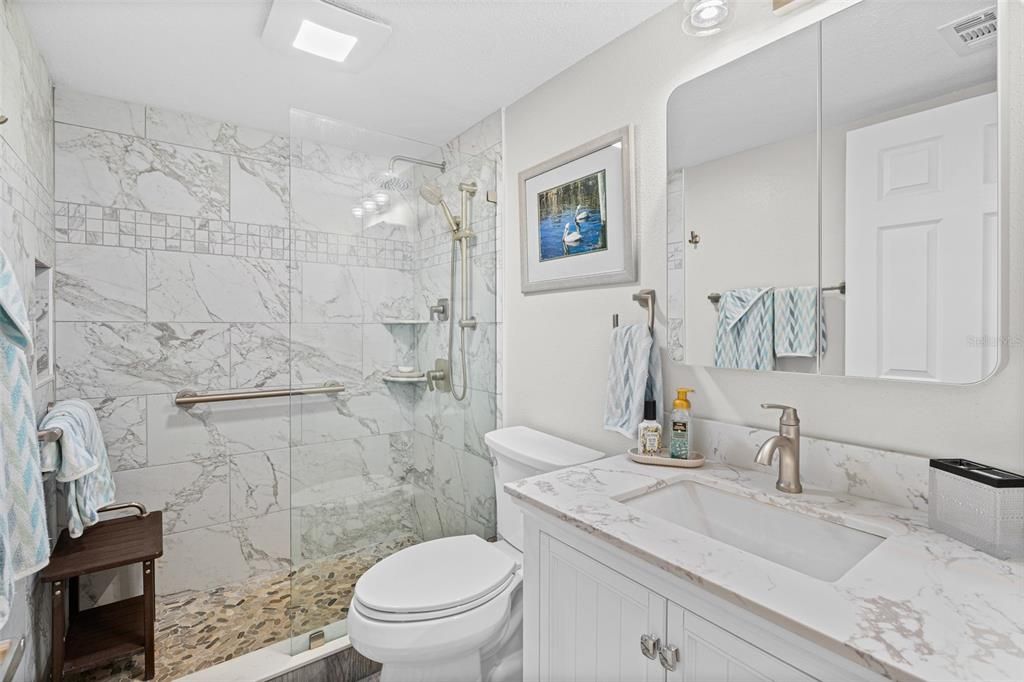For Sale: $350,000 (2 beds, 2 baths, 1101 Square Feet)