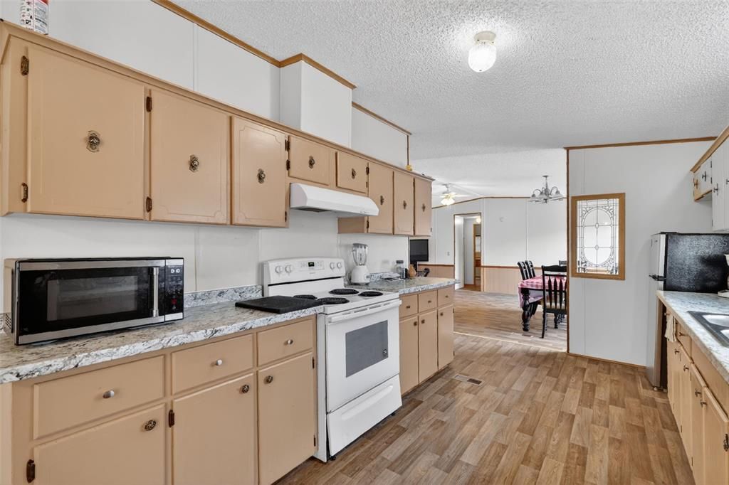 For Sale: $599,000 (31674 beds, 2 baths, 1674 Square Feet)